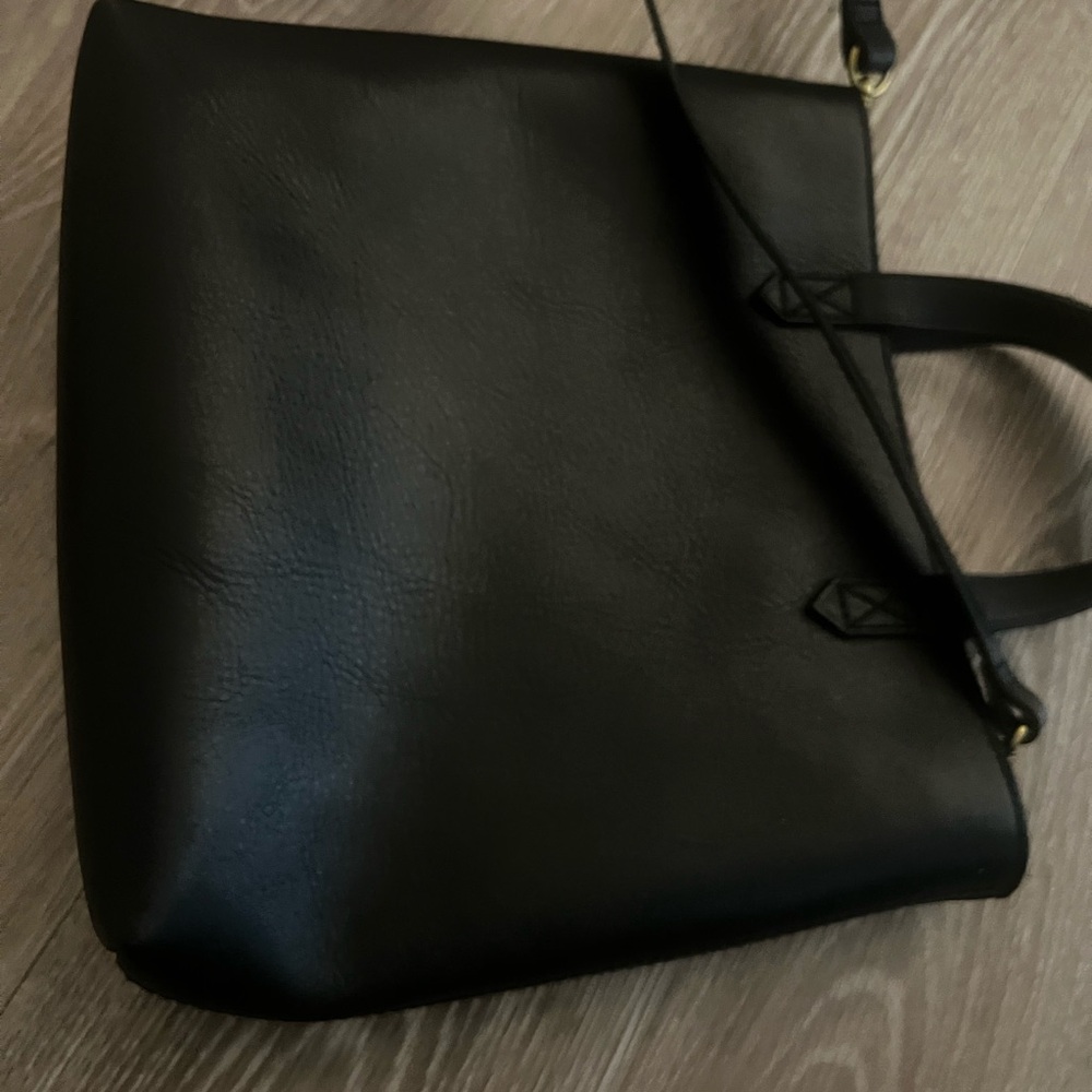 Madewell Small Transport
Leather Crossbody
Tote - Picture 5 of 13